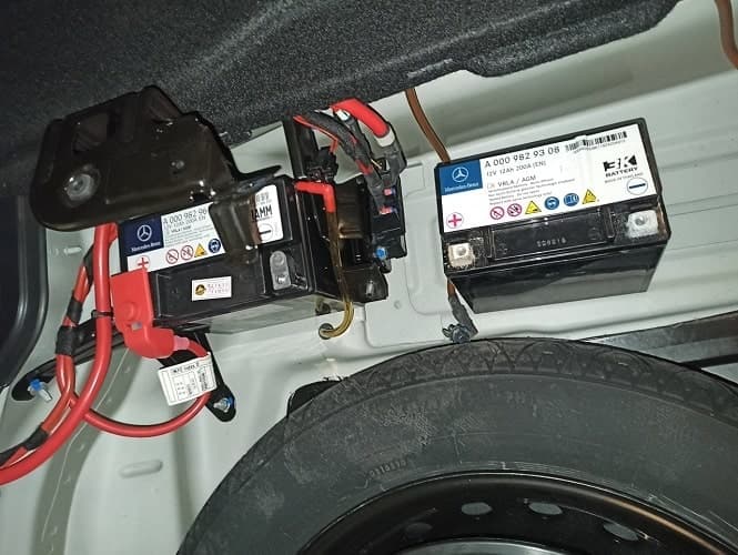 Ắc Quy Phụ Mercedes (Auxiliary Battery) Là Gì? Thay Ắc Quy Phụ Mercedes Chính Hãng Tại TP.HCM